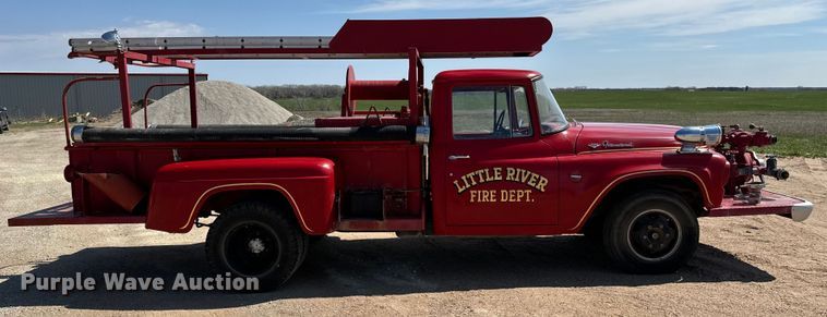 image for item NH9046 1961 International Harvester  C-132 pumper fire truck