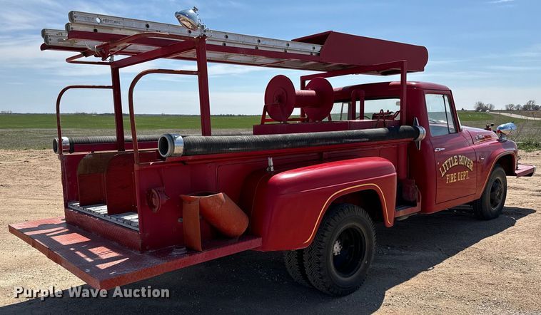 image for item NH9046 1961 International Harvester  C-132 pumper fire truck