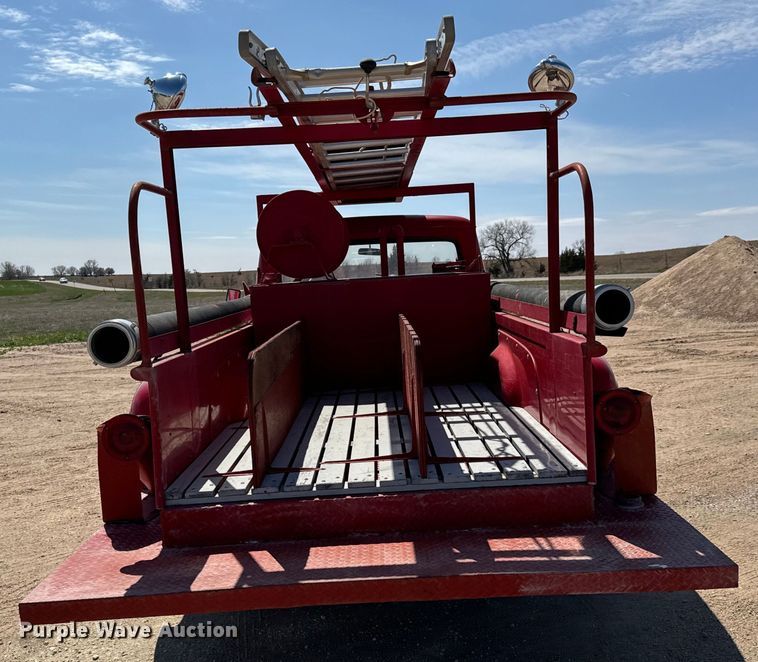 image for item NH9046 1961 International Harvester  C-132 pumper fire truck