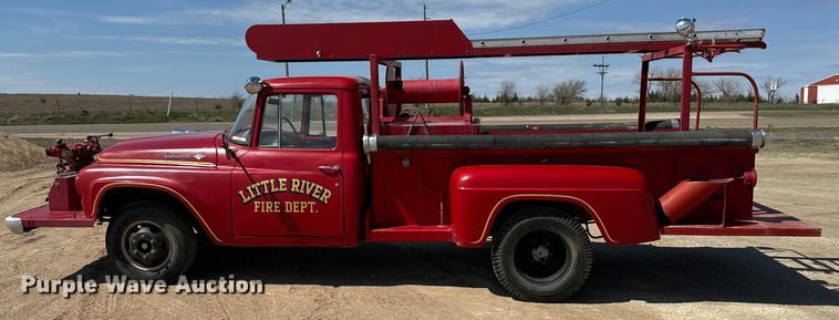 image for item NH9046 1961 International Harvester  C-132 pumper fire truck