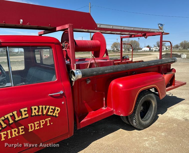 image for item NH9046 1961 International Harvester  C-132 pumper fire truck