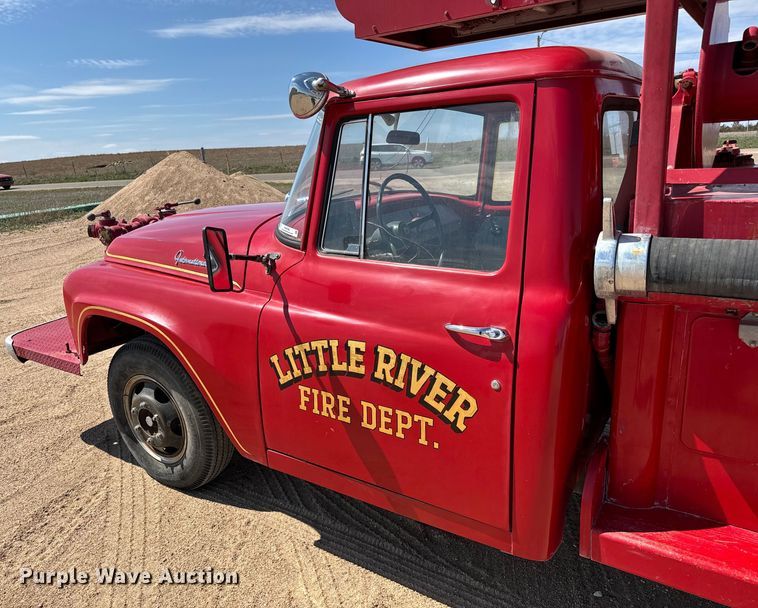 image for item NH9046 1961 International Harvester  C-132 pumper fire truck