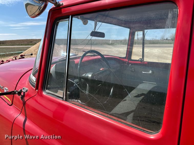 image for item NH9046 1961 International Harvester  C-132 pumper fire truck