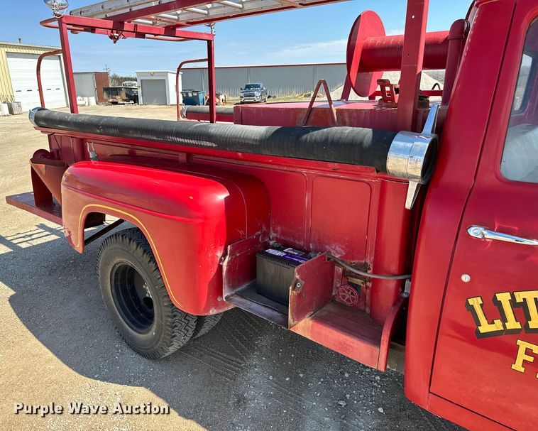 image for item NH9046 1961 International Harvester  C-132 pumper fire truck