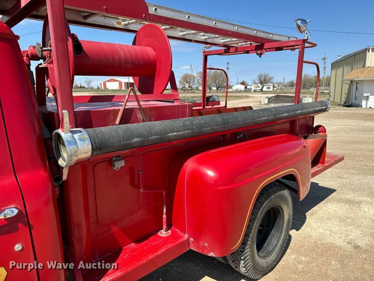 image for item NH9046 1961 International Harvester  C-132 pumper fire truck