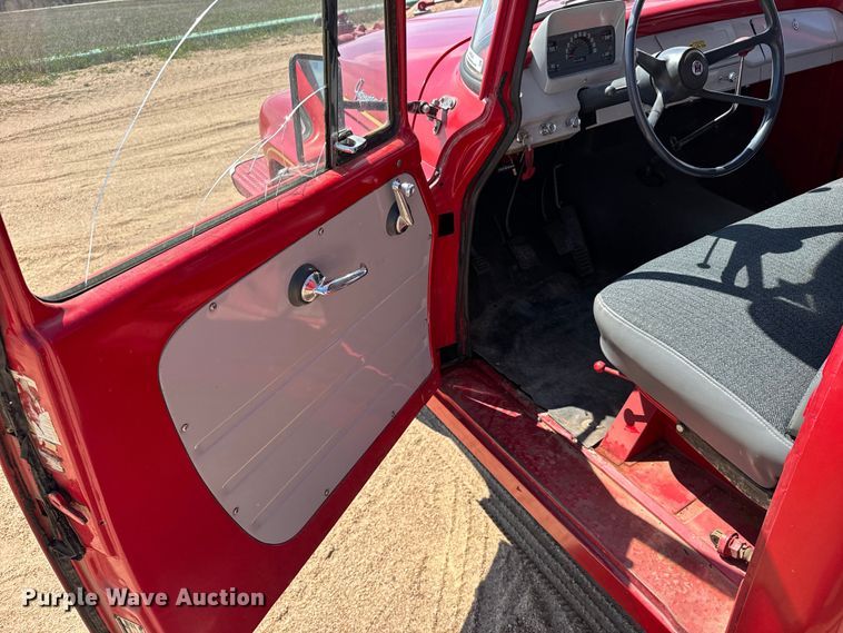 image for item NH9046 1961 International Harvester  C-132 pumper fire truck