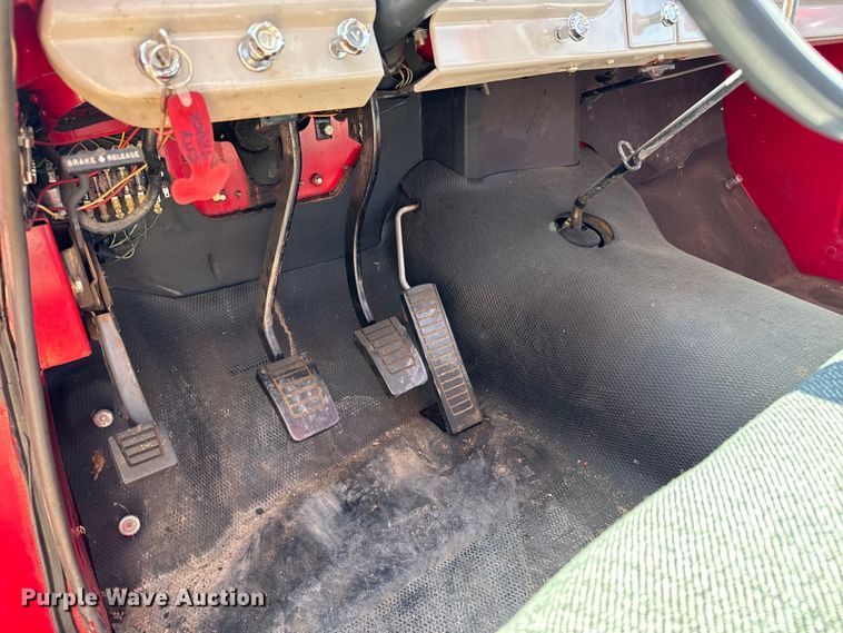 image for item NH9046 1961 International Harvester  C-132 pumper fire truck