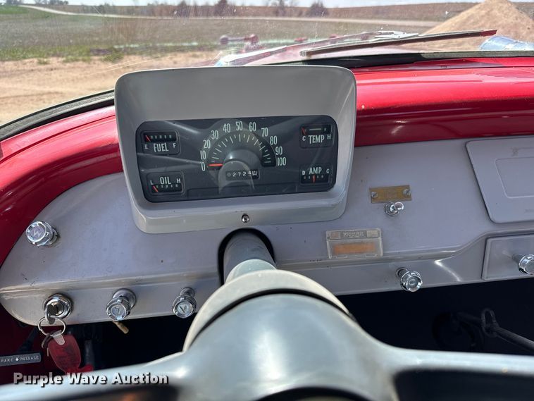 image for item NH9046 1961 International Harvester  C-132 pumper fire truck