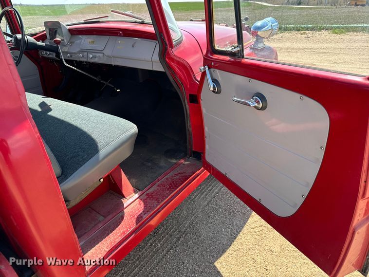 image for item NH9046 1961 International Harvester  C-132 pumper fire truck