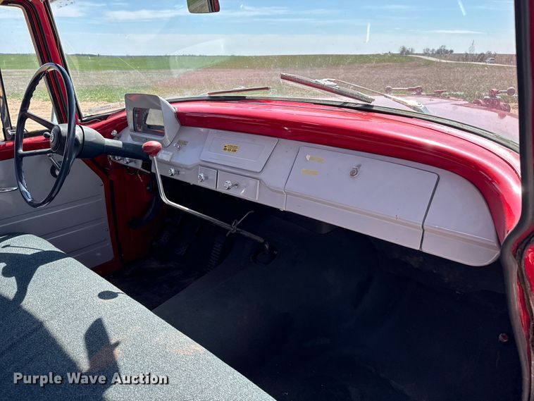 image for item NH9046 1961 International Harvester  C-132 pumper fire truck