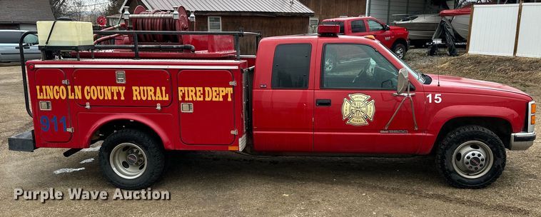 image for item NJ9432 1994 GMC Sierra 3500 pumper fire truck