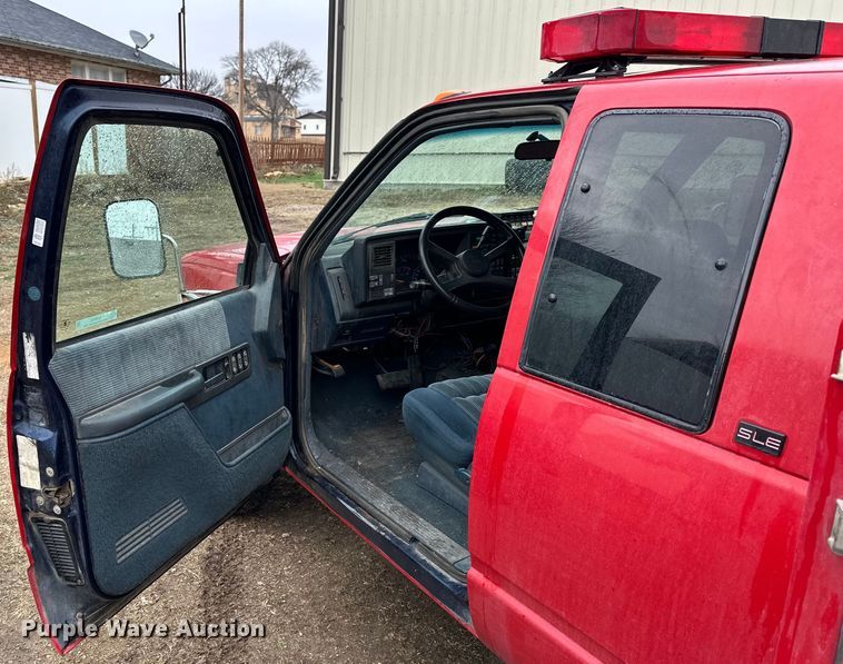 image for item NJ9432 1994 GMC Sierra 3500 pumper fire truck