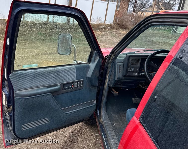 image for item NJ9432 1994 GMC Sierra 3500 pumper fire truck