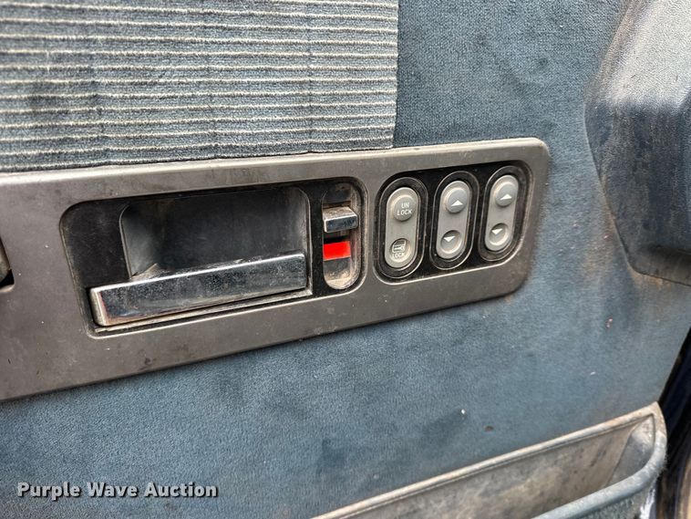 image for item NJ9432 1994 GMC Sierra 3500 pumper fire truck