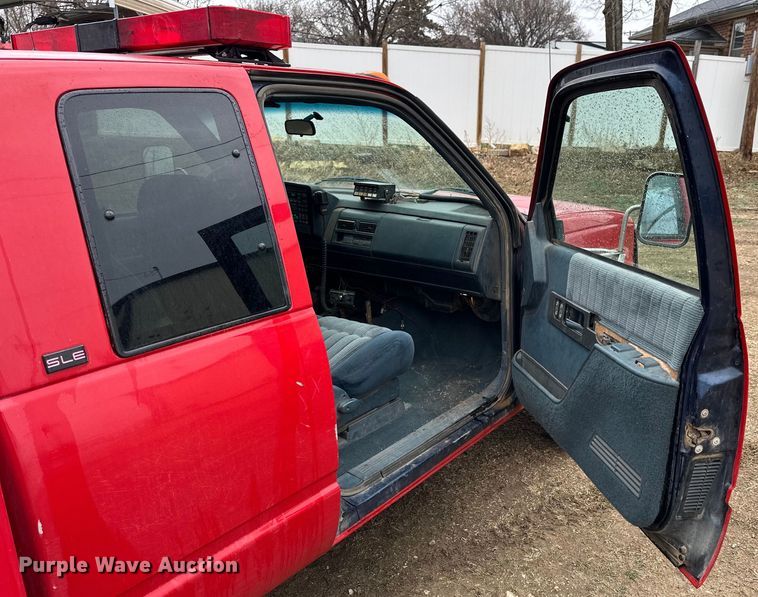 image for item NJ9432 1994 GMC Sierra 3500 pumper fire truck