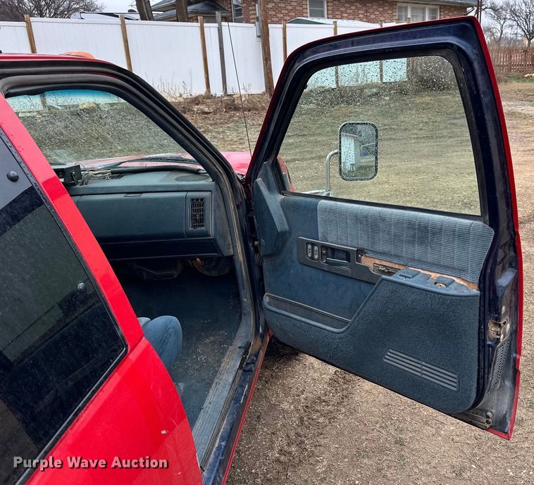 image for item NJ9432 1994 GMC Sierra 3500 pumper fire truck