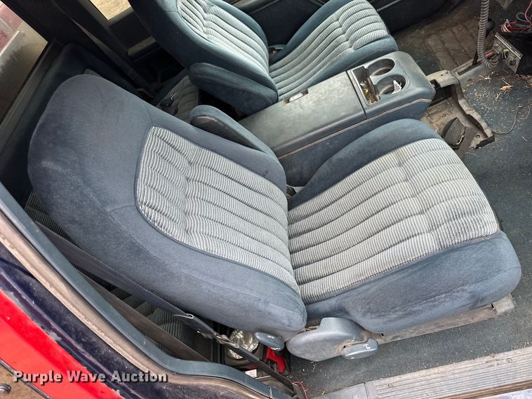 image for item NJ9432 1994 GMC Sierra 3500 pumper fire truck