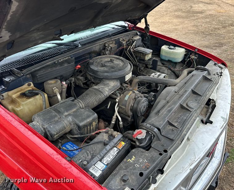 image for item NJ9432 1994 GMC Sierra 3500 pumper fire truck