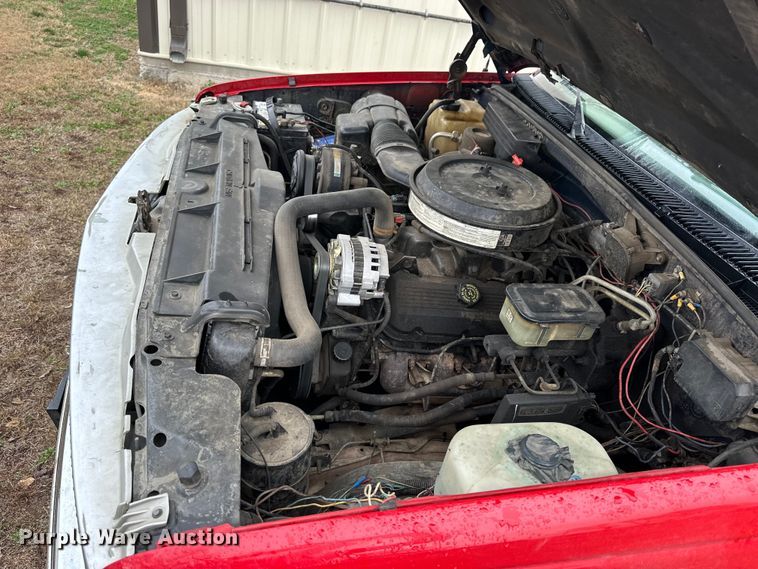 image for item NJ9432 1994 GMC Sierra 3500 pumper fire truck