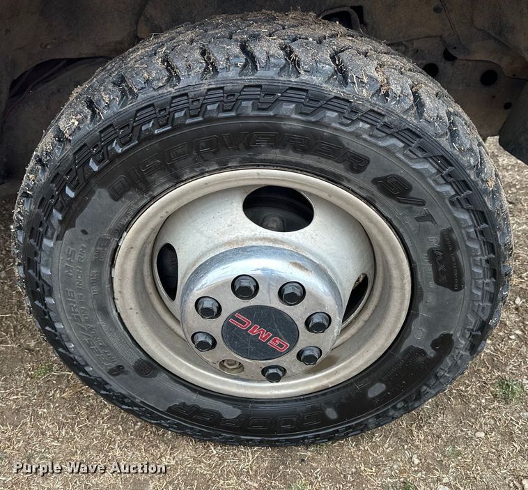 image for item NJ9432 1994 GMC Sierra 3500 pumper fire truck