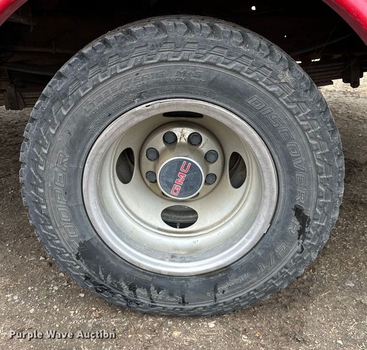 image for item NJ9432 1994 GMC Sierra 3500 pumper fire truck