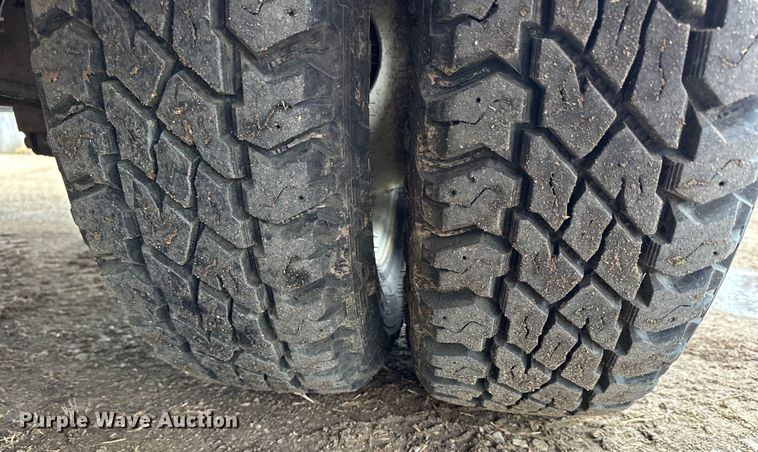 image for item NJ9432 1994 GMC Sierra 3500 pumper fire truck