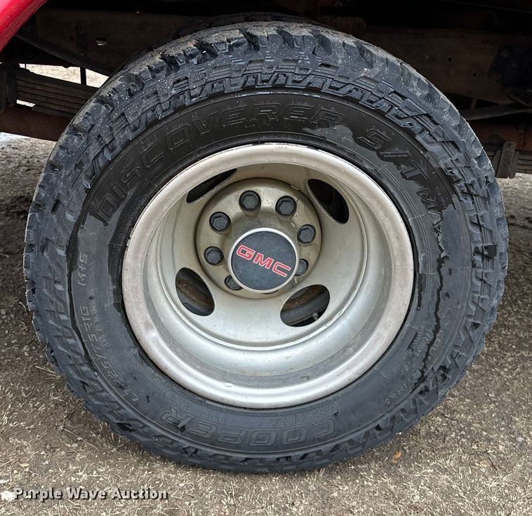 image for item NJ9432 1994 GMC Sierra 3500 pumper fire truck