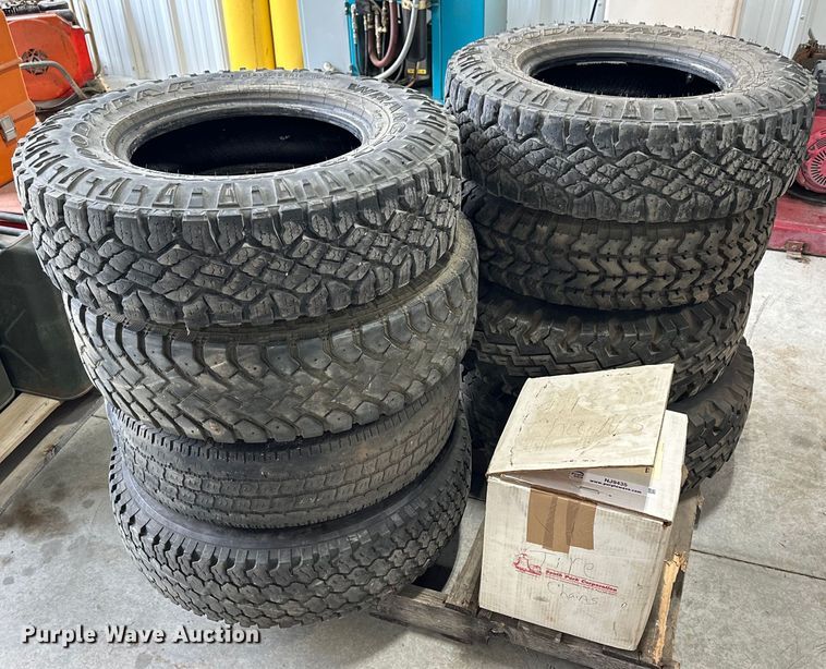 image for item NJ9435 (8) tires