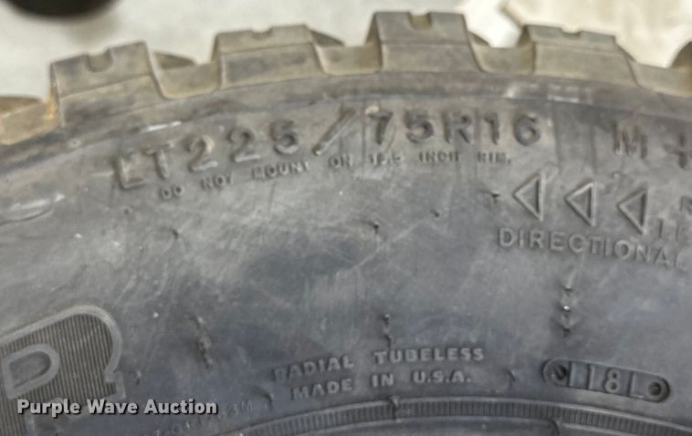 image for item NJ9435 (8) tires