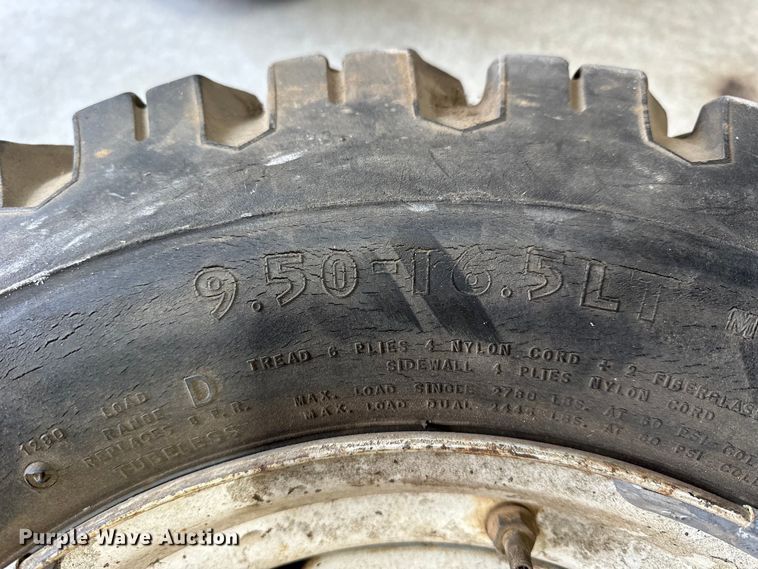 image for item NJ9435 (8) tires