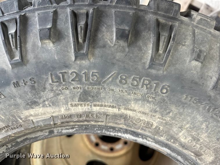 image for item NJ9435 (8) tires