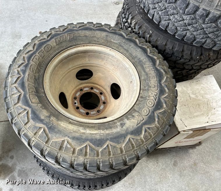 image for item NJ9435 (8) tires