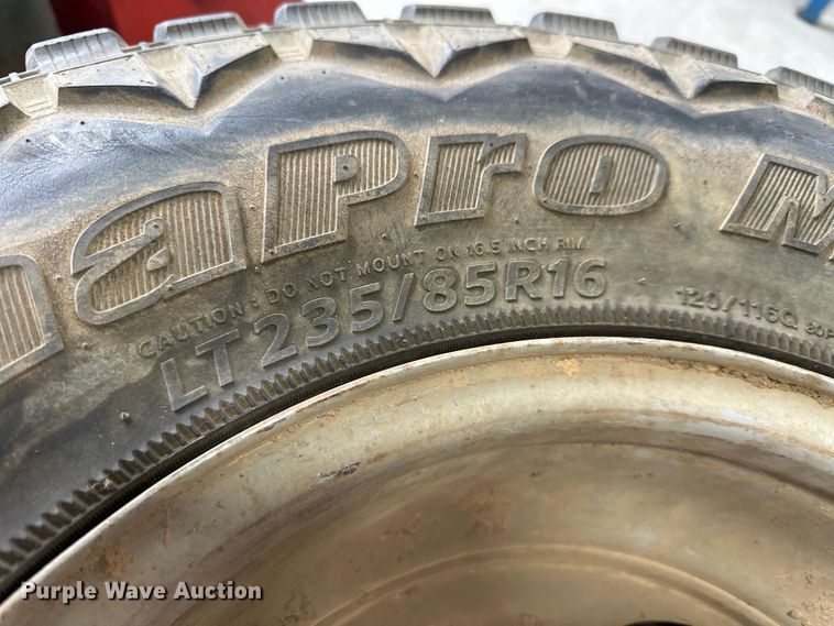 image for item NJ9435 (8) tires