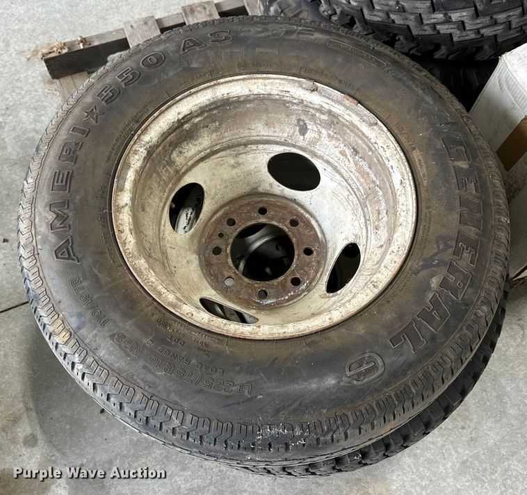 image for item NJ9435 (8) tires