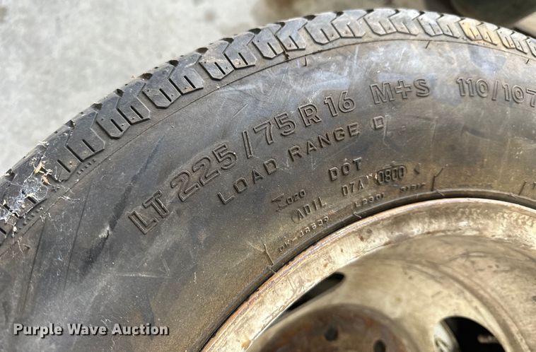 image for item NJ9435 (8) tires