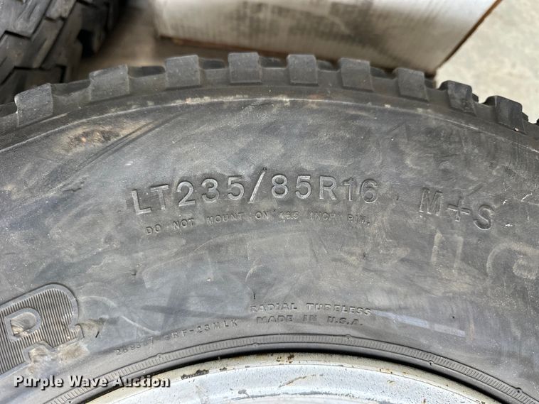 image for item NJ9435 (8) tires