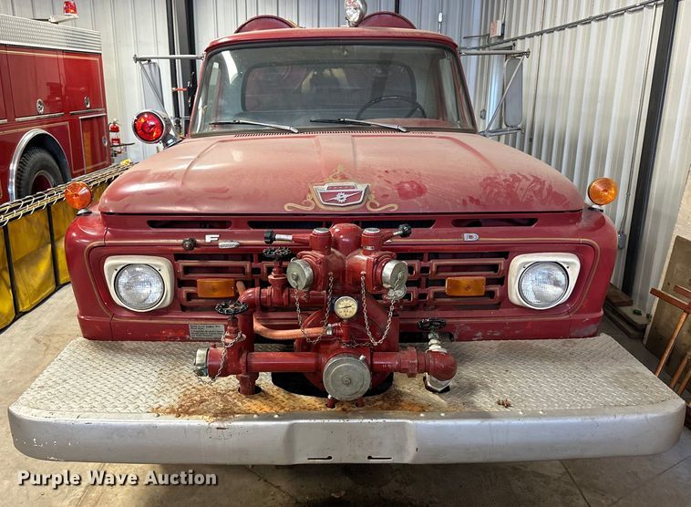 image for item NJ9445 1964 Ford 600 pumper fire truck