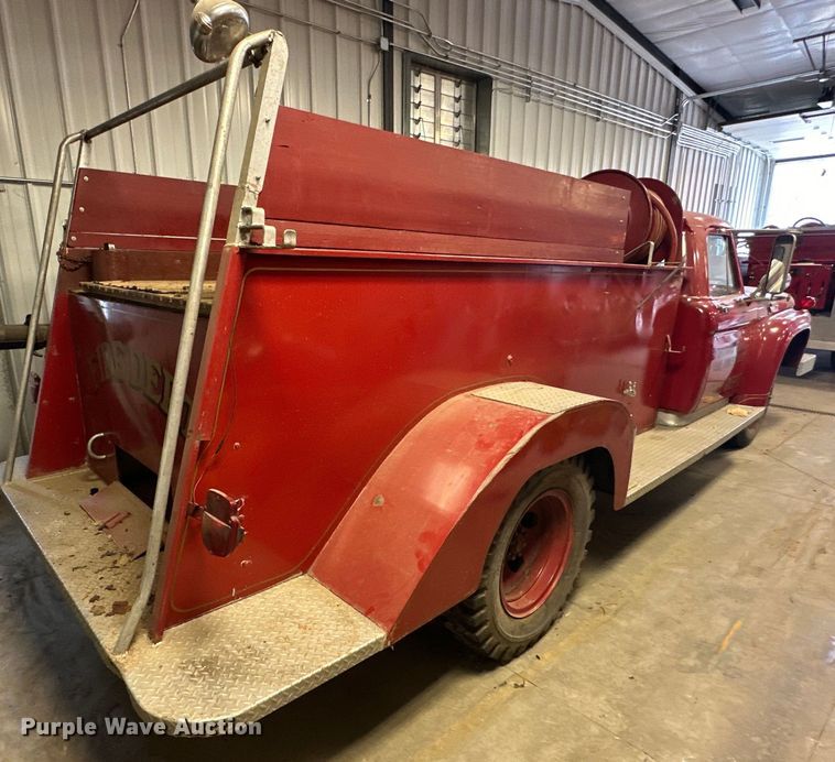 image for item NJ9445 1964 Ford 600 pumper fire truck