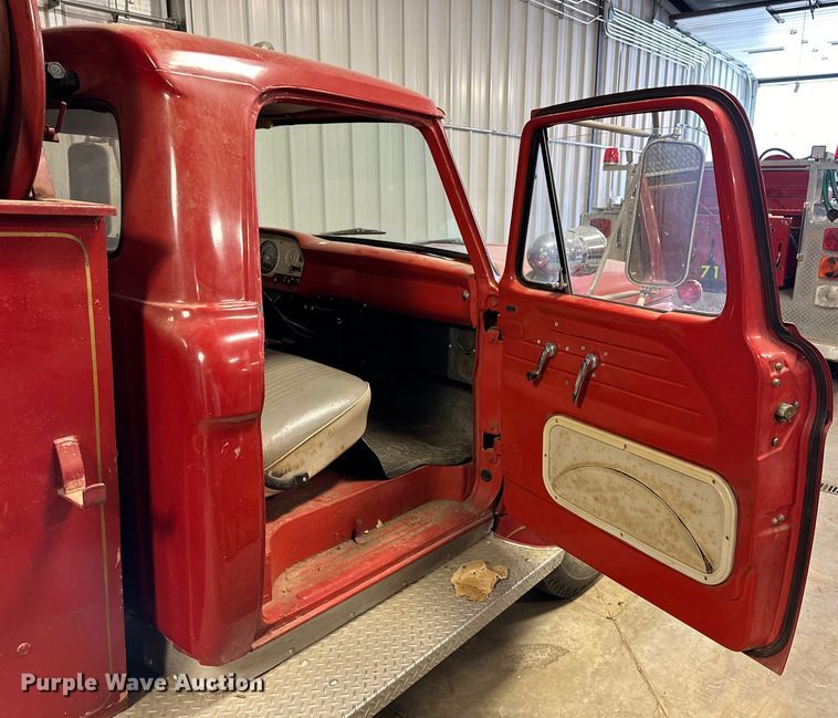 image for item NJ9445 1964 Ford 600 pumper fire truck