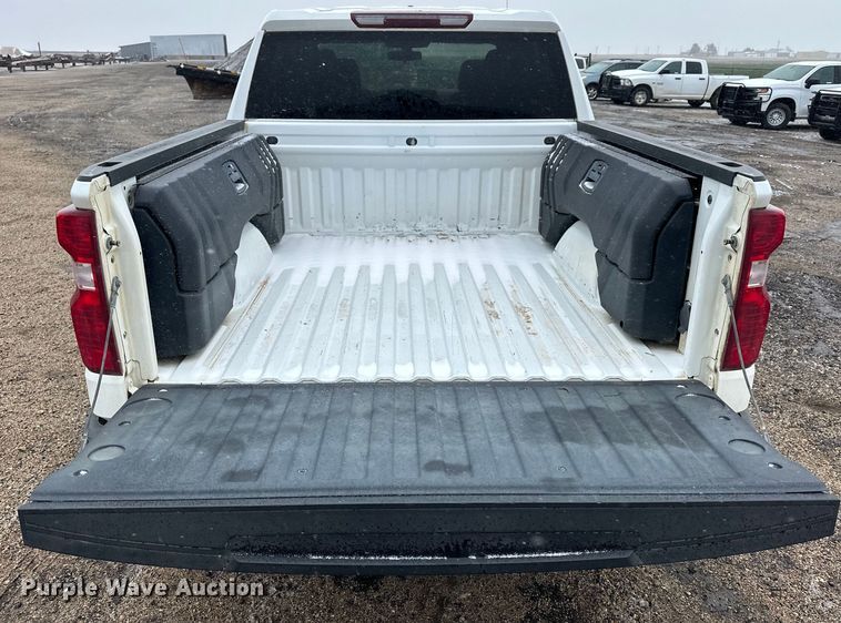 image for item NJ9451 2019 Chevrolet Silverado 1500 Crew Cab pickup truck