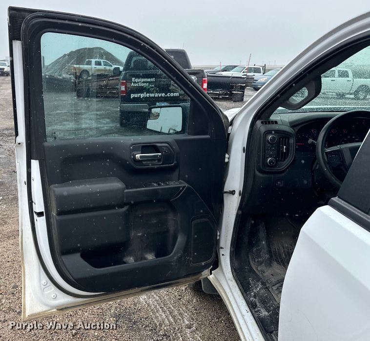 image for item NJ9451 2019 Chevrolet Silverado 1500 Crew Cab pickup truck