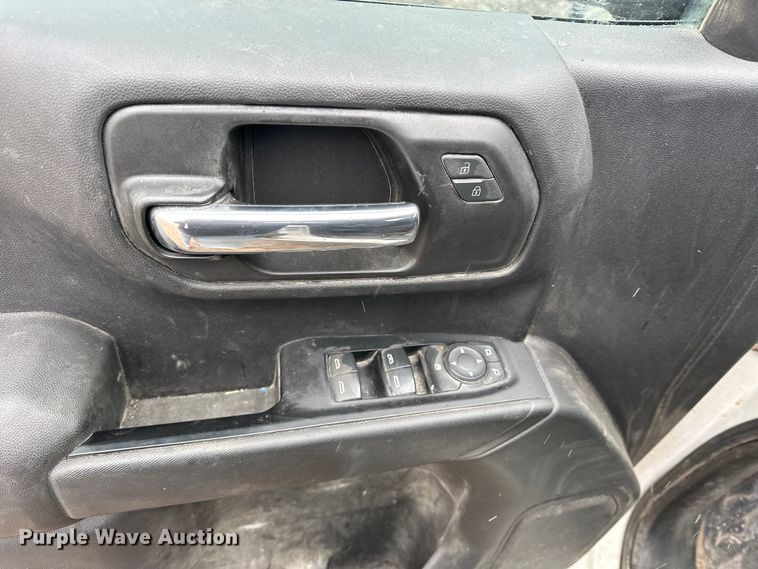 image for item NJ9451 2019 Chevrolet Silverado 1500 Crew Cab pickup truck