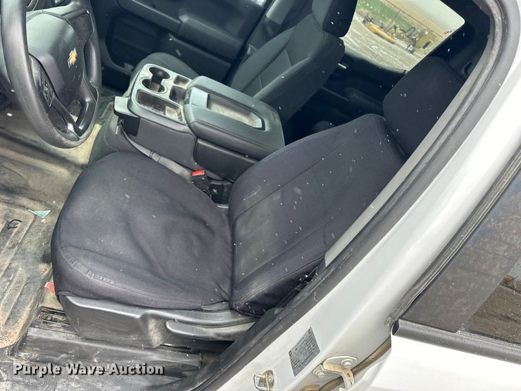 image for item NJ9451 2019 Chevrolet Silverado 1500 Crew Cab pickup truck