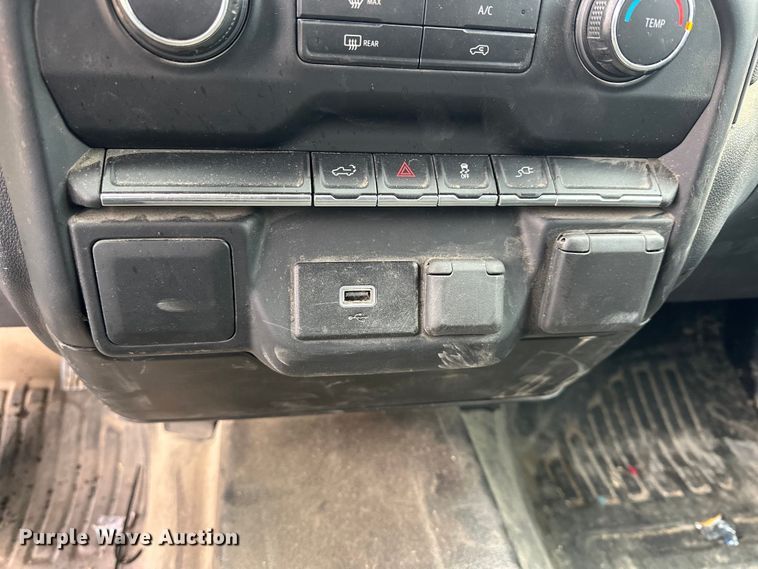 image for item NJ9451 2019 Chevrolet Silverado 1500 Crew Cab pickup truck