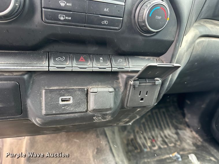 image for item NJ9451 2019 Chevrolet Silverado 1500 Crew Cab pickup truck