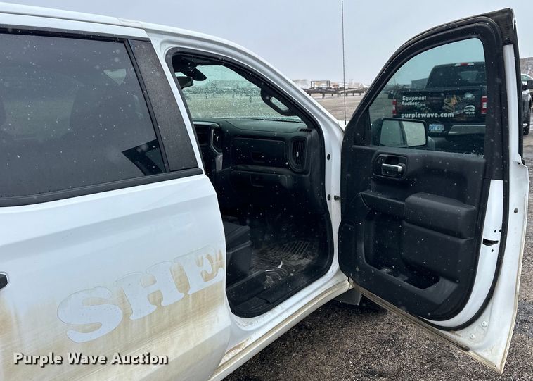 image for item NJ9451 2019 Chevrolet Silverado 1500 Crew Cab pickup truck