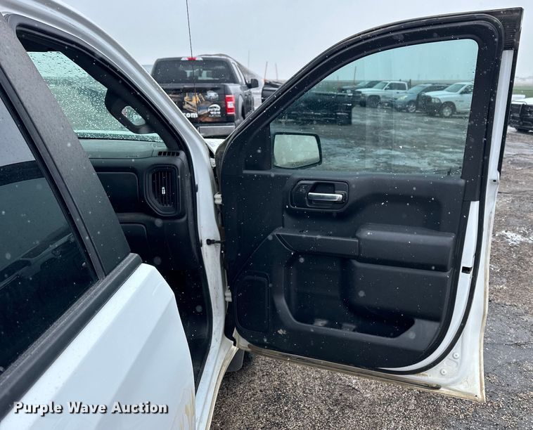 image for item NJ9451 2019 Chevrolet Silverado 1500 Crew Cab pickup truck