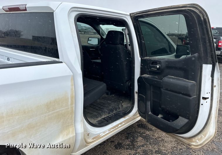 image for item NJ9451 2019 Chevrolet Silverado 1500 Crew Cab pickup truck