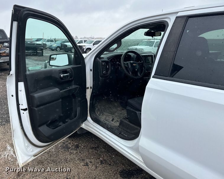 image for item NJ9452 2019 Chevrolet Silverado 1500 Crew Cab pickup truck