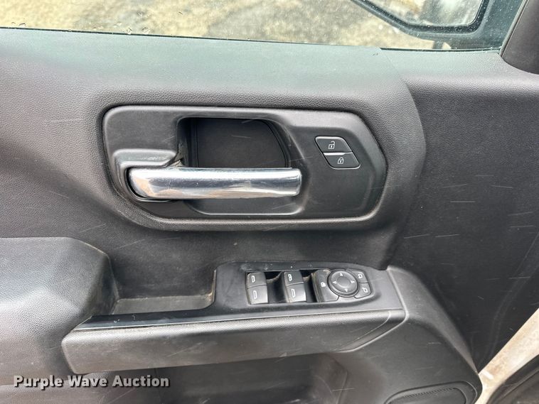 image for item NJ9452 2019 Chevrolet Silverado 1500 Crew Cab pickup truck